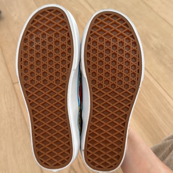 VANS where’s Waldo slip ons size 3.5 - Picture 4 of 4